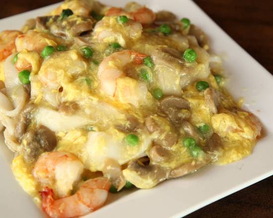 Scrambled Egg and Shrimp Fried Rice Noodle 滑蛋蝦仁炒河